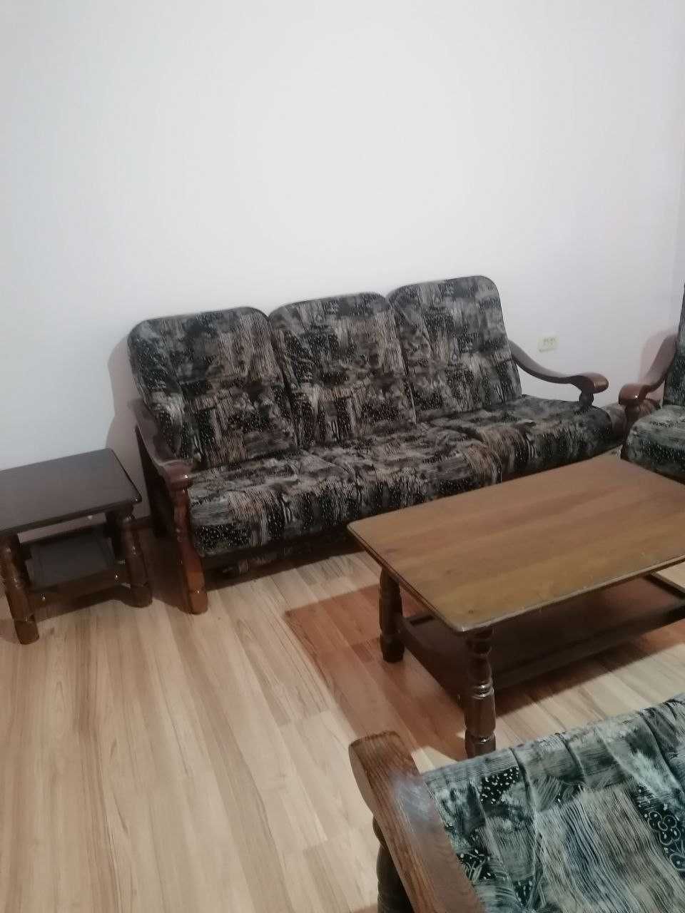 Гостиная мебель (диван, кресла, журнальные столики)