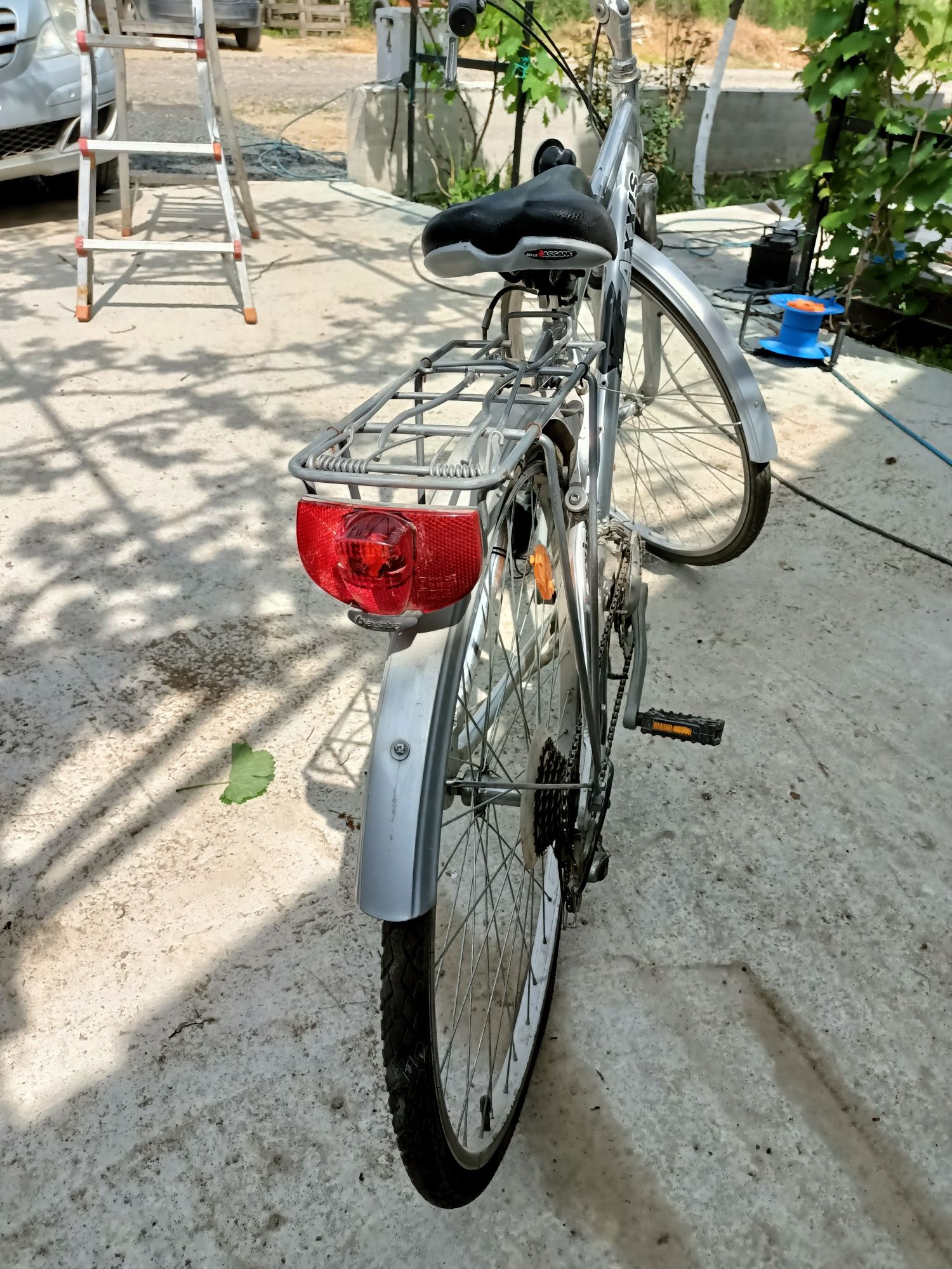 Vind bicicleta Axxis folosita foarte puțin