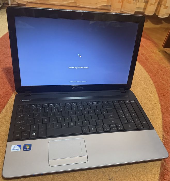 Laptop Gateway 15,6 inch cu incarcator si mouse