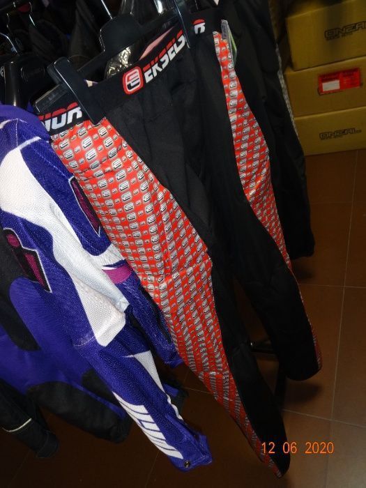 Еластичен панталон клин с меки протектори ски вело мотокрос мото