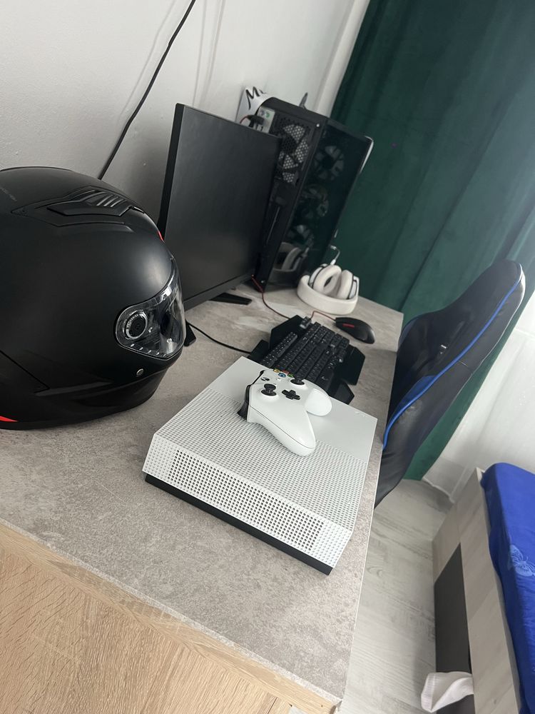 Vand xbox one S ca nou + maneta + cablu hdmi