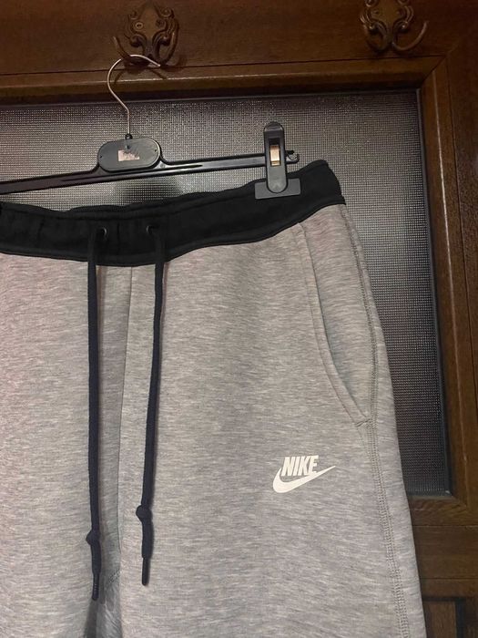 nike tech gri cu negru