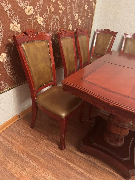 Продам стол и 8 стульев
