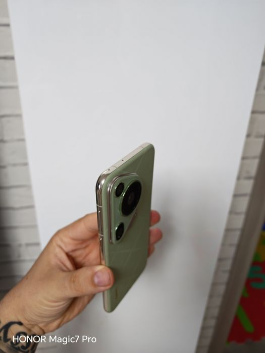 Vand sau schimb Huawei Pura 70 Ultra Green 16/512GB totul original.