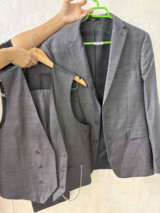 мужские костюмы