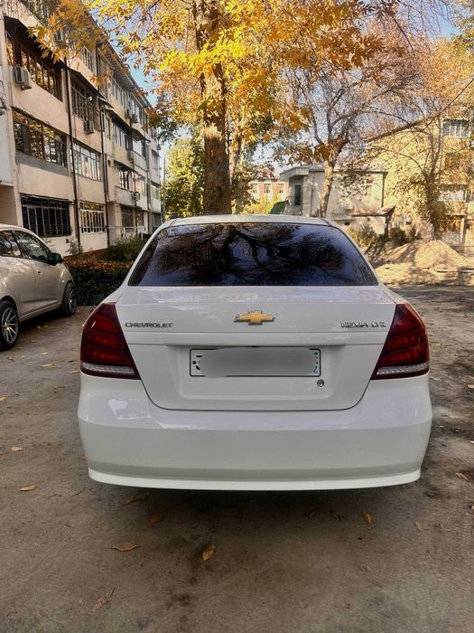 Нексия 3 с бежевым салоном.