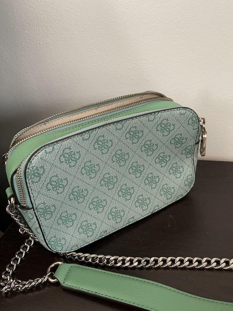 Чантичка Guess