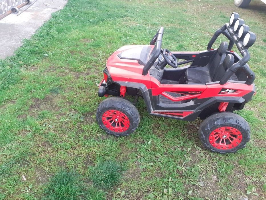 Vând Mașinuța 4x4 copii