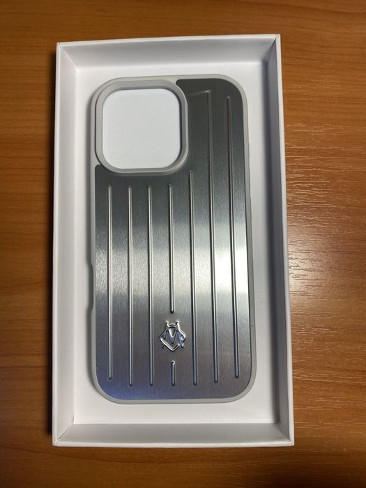 Премиум Калъф RIMOWA Original Aluminium Groove за iPhone 16 pro