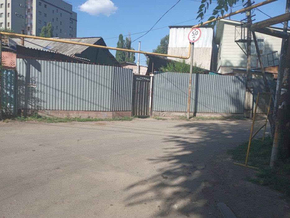 Участок в центре города удобно под комерцию