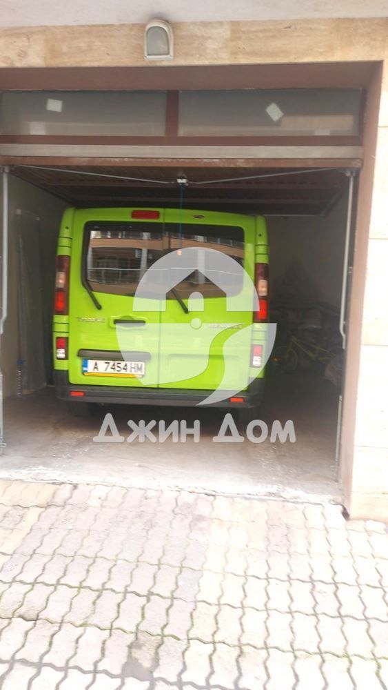 Гараж 40 кв. м със санитарен възел в гр. Поморие