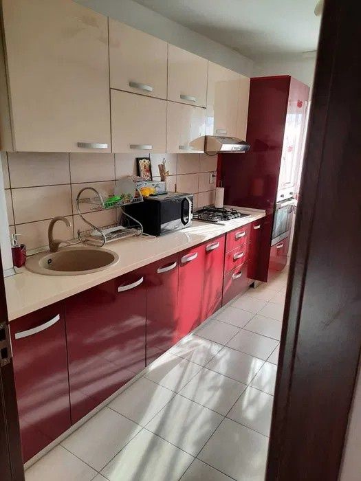 Apartament de vânzare ,3 camere .