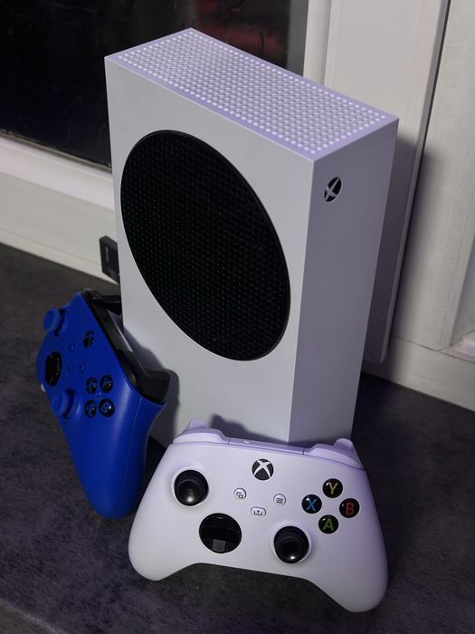 Xbox Series S +2геймпада