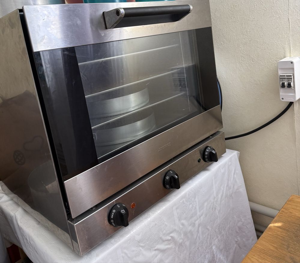 Smeg  печкасы сатылады. Жағдайы жақсы,көп пайдаланылған жоқ.