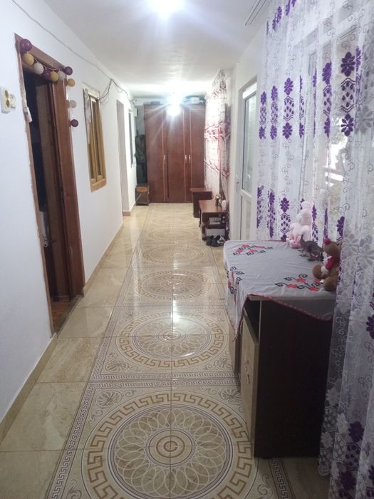 Vând casa la curte cu toate utilitățile