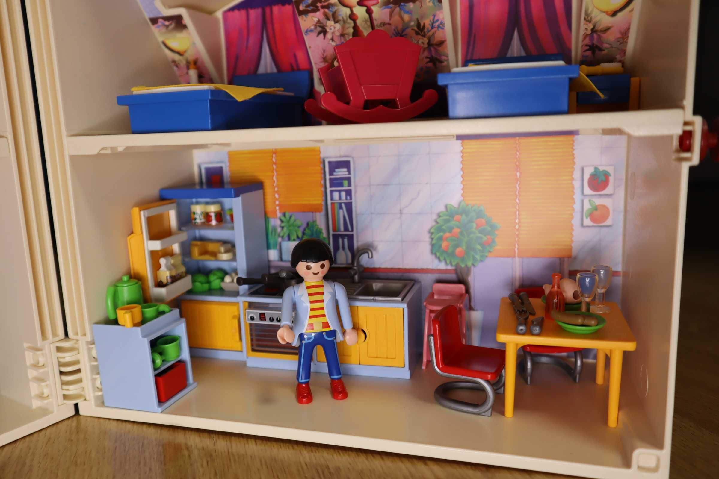Playmobil къща на два етажа (цял комплект) втора употреба - като нова