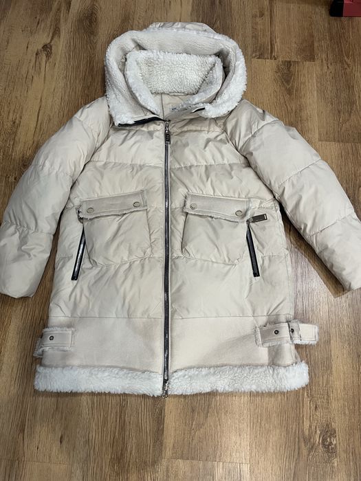 Дълго зимно яке в бежово.