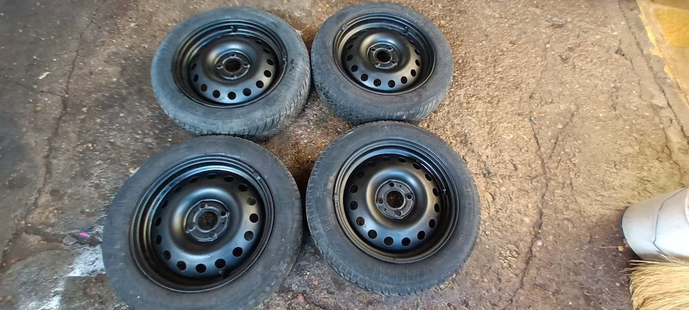 гуми с джанти за Нисан Микра К12 15цола.