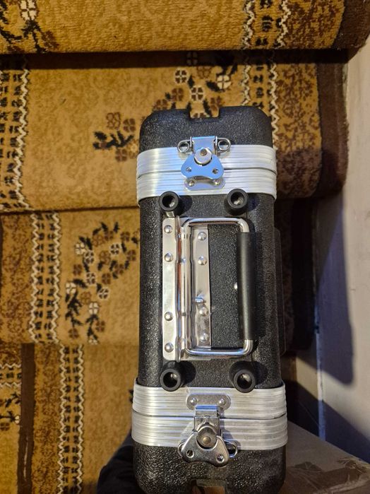 Твърд кейс за микрофон и ефект