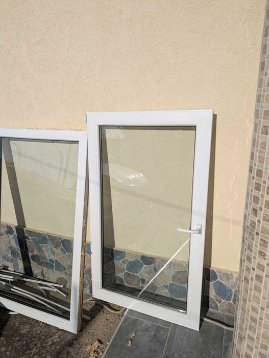 Ferestre PVC alb și maro