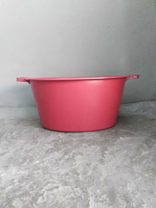 ОТДАМ ДАРОМ таз. Из пластика, БОЛЬШОЙ, 40х25х50, 25л, овальный, бу