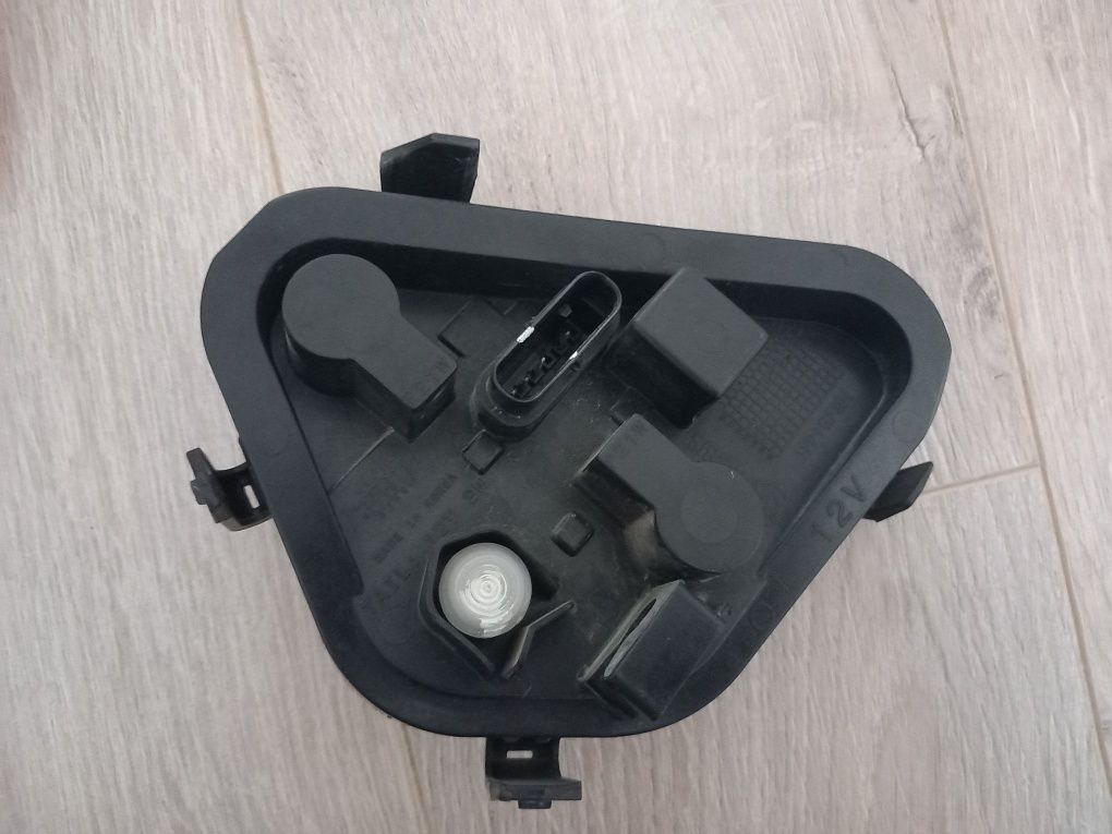 Tripla stop stanga pe aripa haion portbagaj OEM BMW F30 soclu stop F30