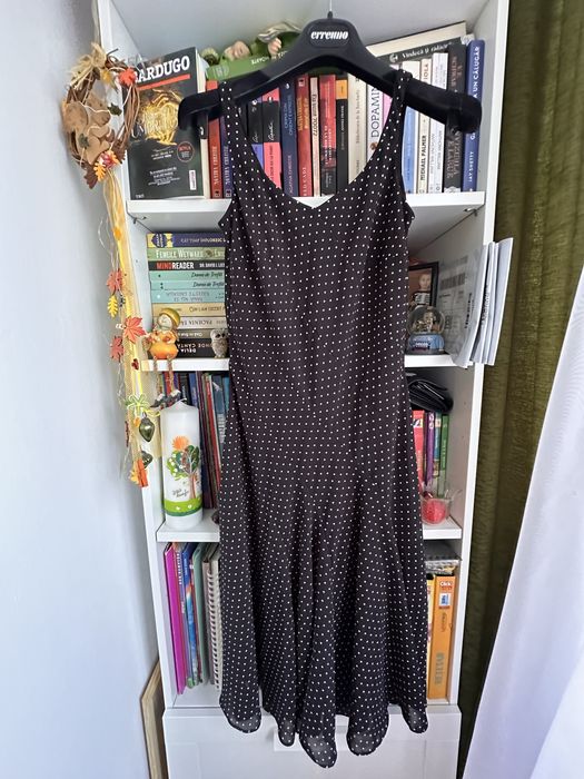 Vand rochita neagra cu buline albe