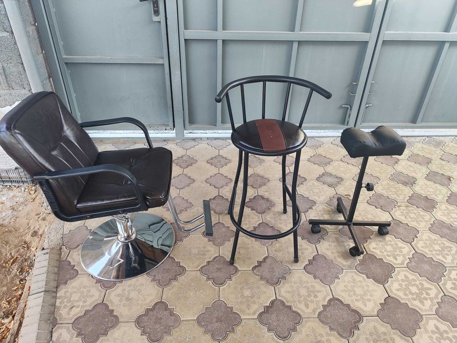 Парехмакерски стул.Барныи стул. Подставка для педикюра.