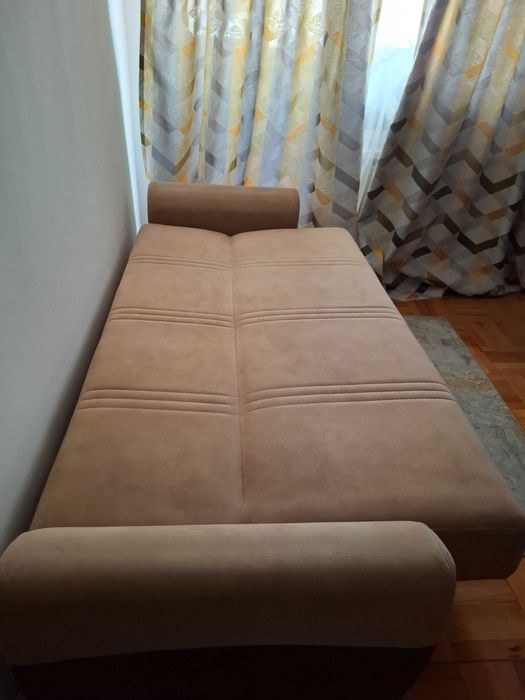 Canapea extensibila 3 locuri