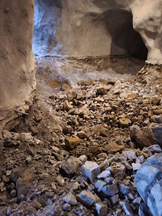 Execut lucrări de foraj pentru ancorare si stabilizări