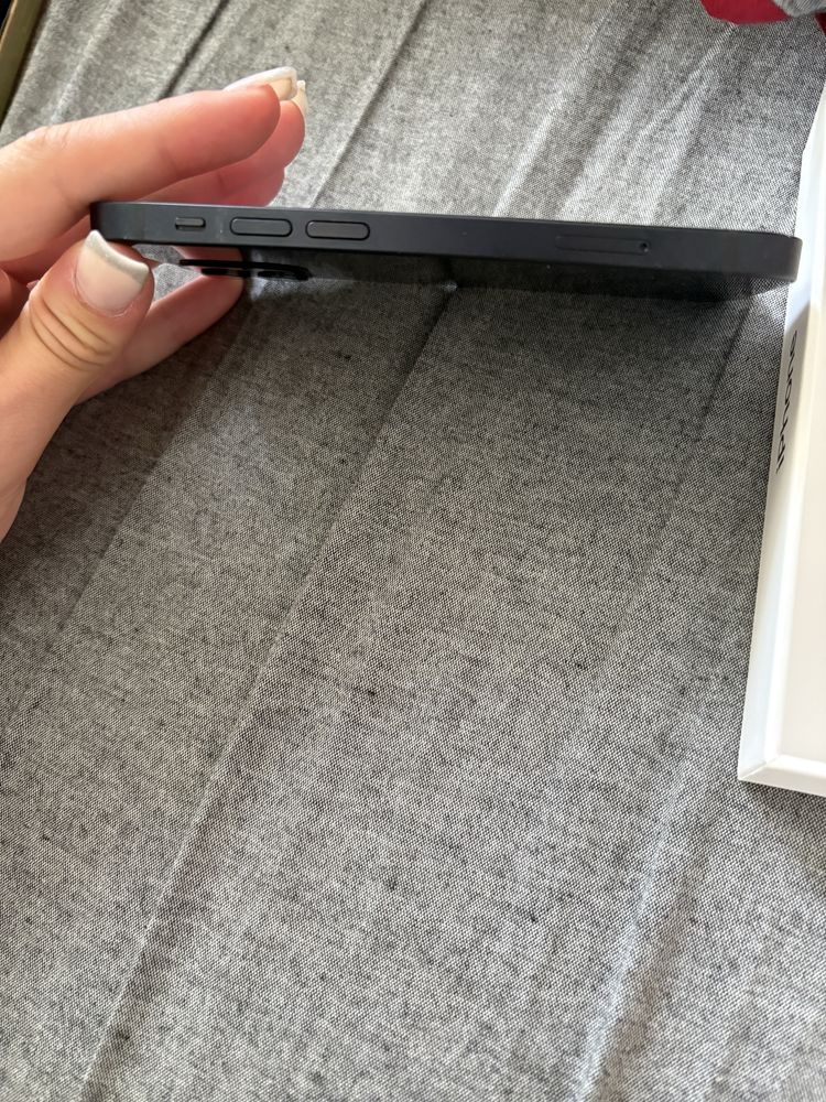 iPhone 12 mini без зарядно