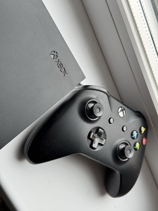 Xbox one x 1tb много игр