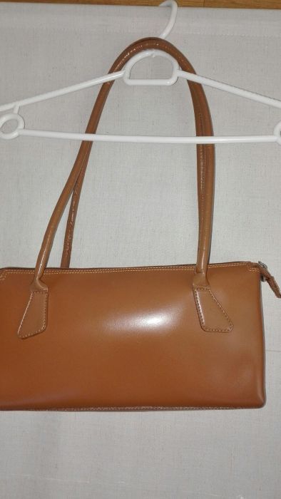 Valentino- дамски чанти от естествена кожа