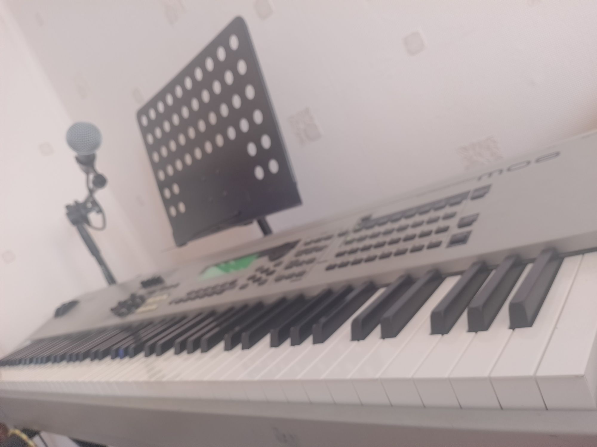 Синтезатор Yamaha MO8 - 88 клавиша