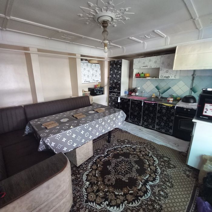 Уй, ховли сотилади, яхши махалла, яхши локация.