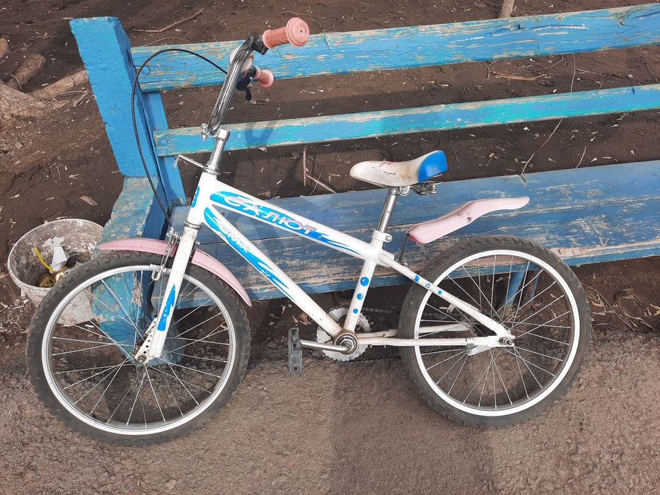 Продам велосипеды 2 штуки на 7-8 лет.