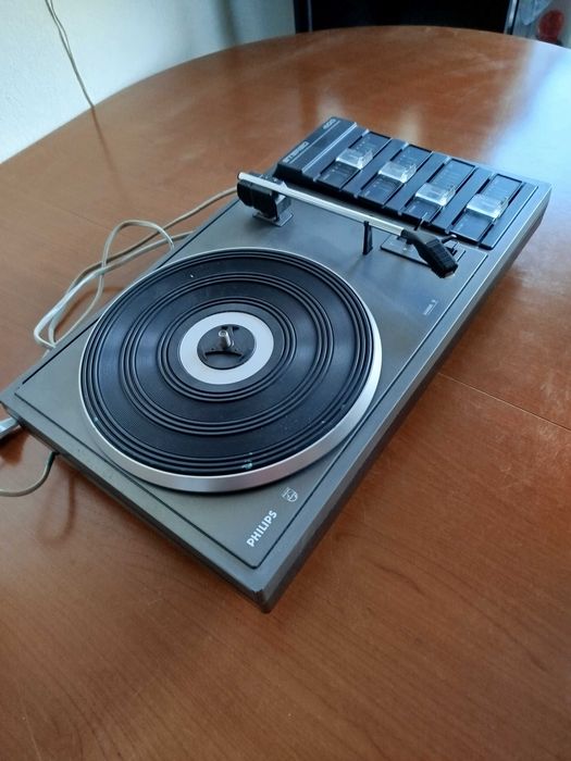 Pick-up Philips model 22 AF 400 cu amplificare interna! Made in France