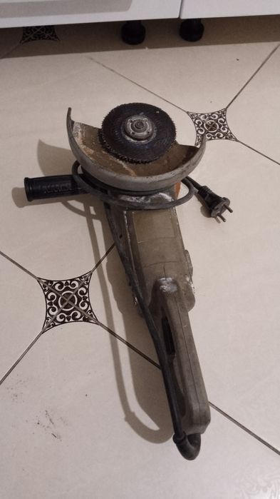 Болгарка сатылады.