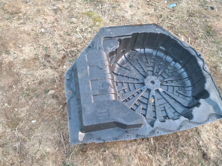 Oala ,lada roata de rezerva megan 4