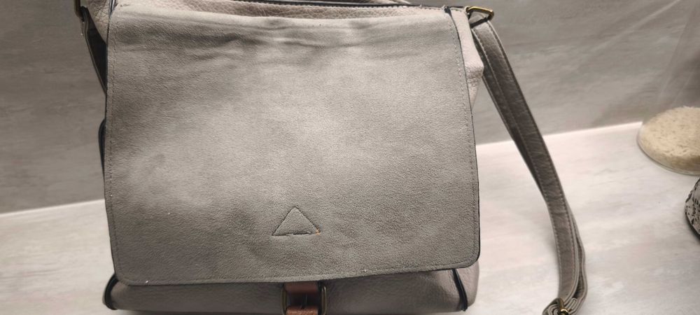 Дамска чанта Coveri Collection – стил и практичност