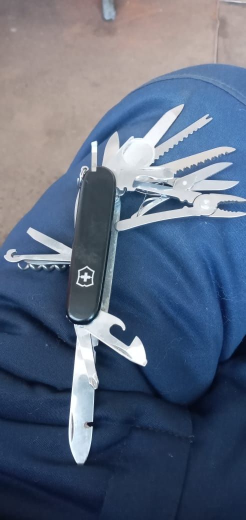 Продам нож Victorinox swiss made stainless Officier Suisse