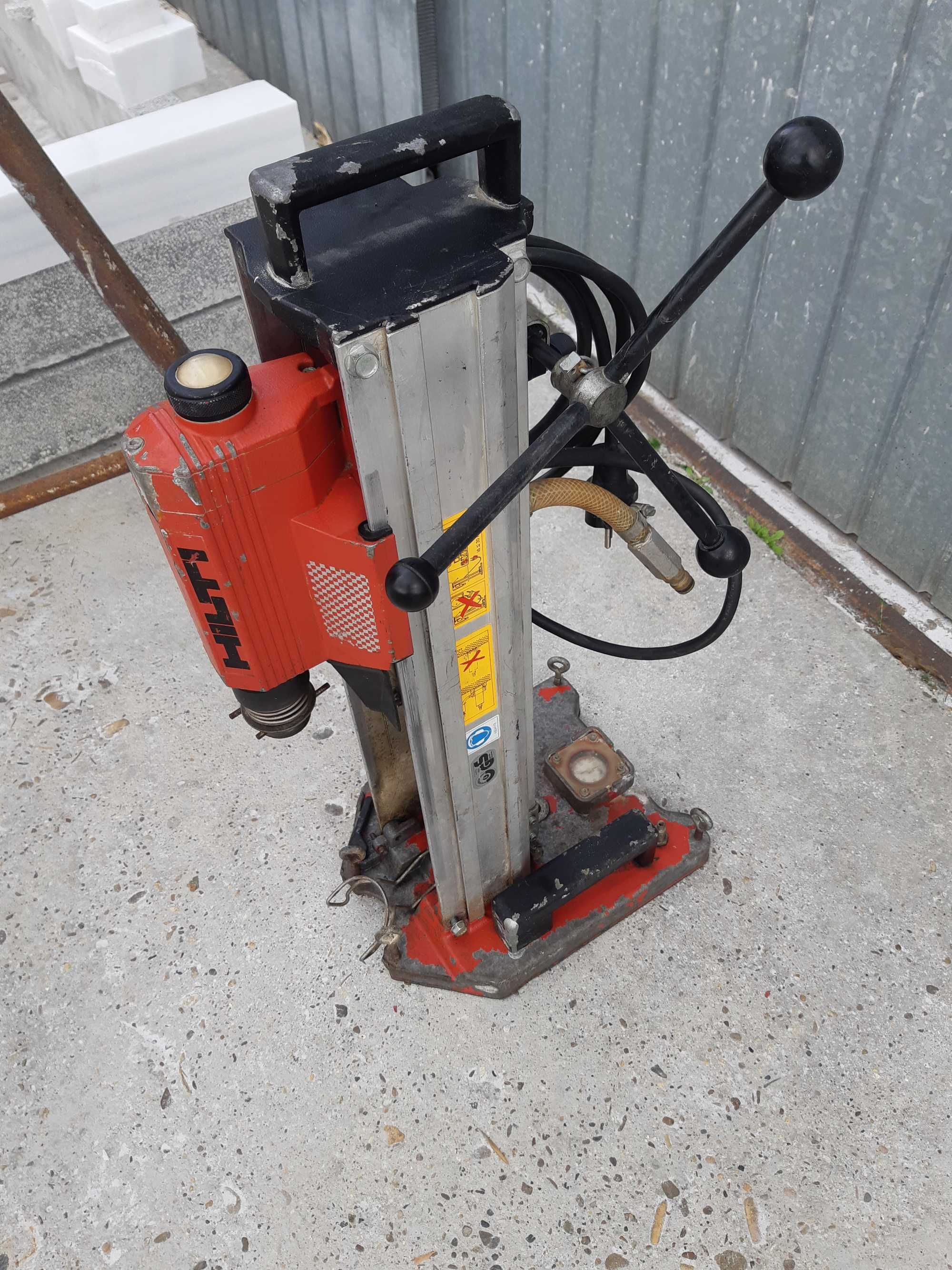 Masina de carotat Hilti DCM1