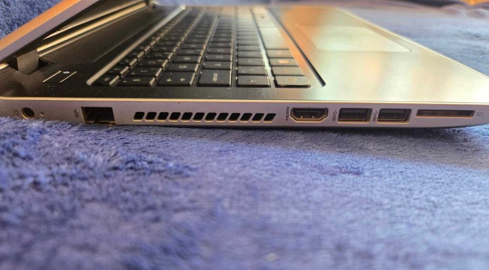 Лаптоп HP Pavilion 15 Notebook + Зарядно + чанта. Перфектен външен вид