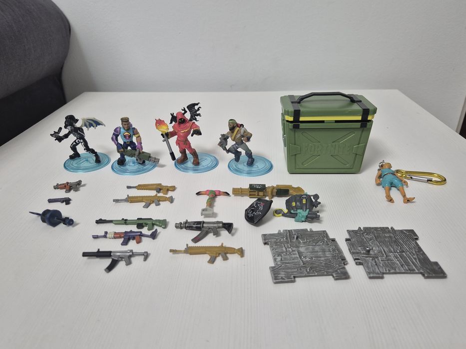Figurine și arme Fortnite