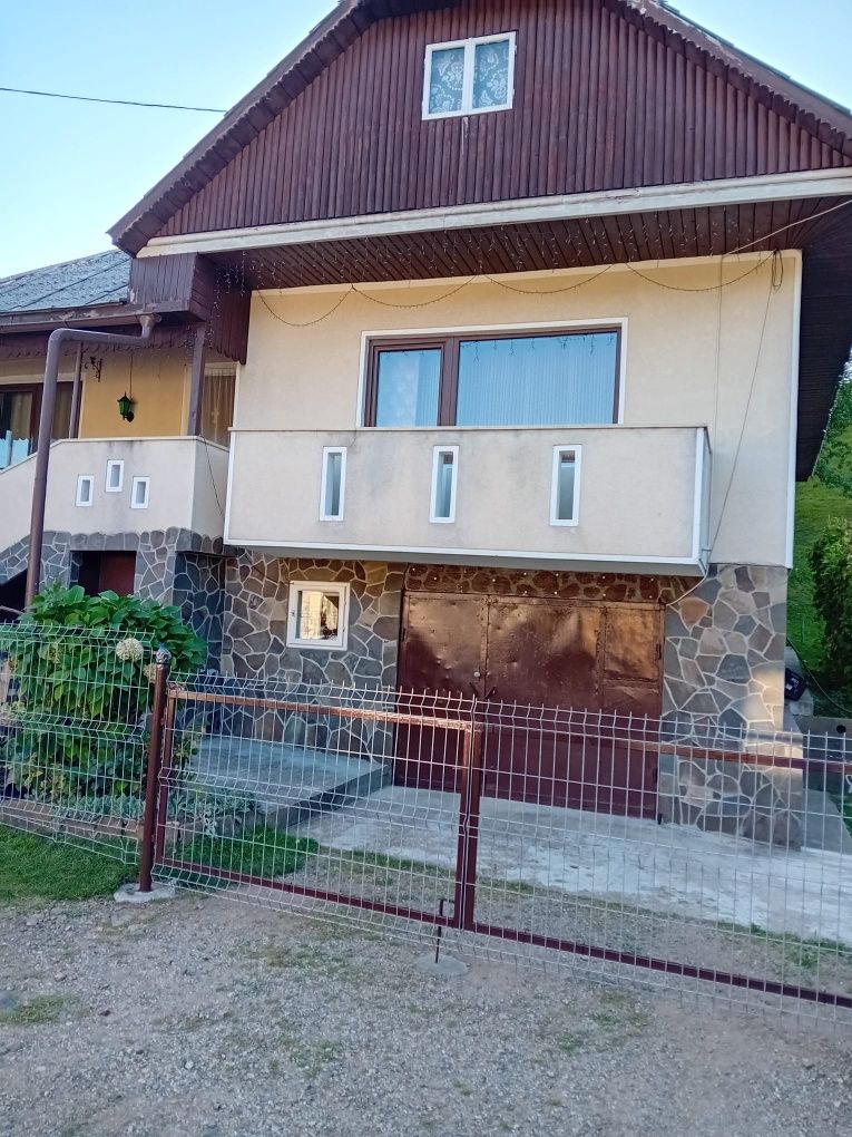 Casa de vanzare si gradina