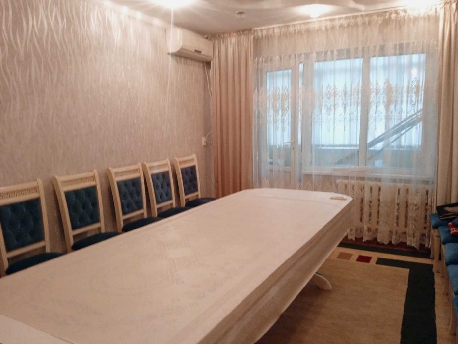 Стол с 16 стульям