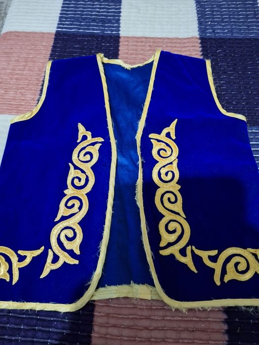 Продам национальный жилетки