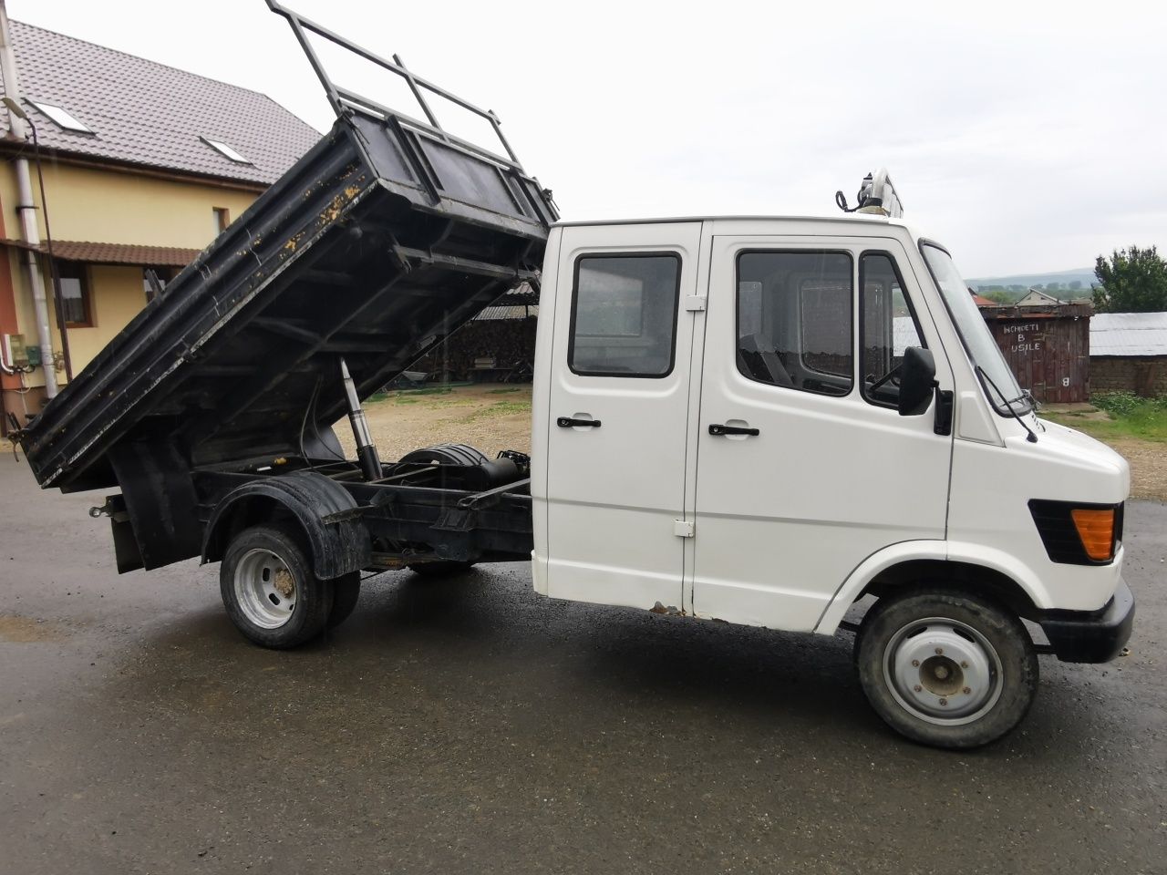 Mercedes 410D basculabil pe 3 părți