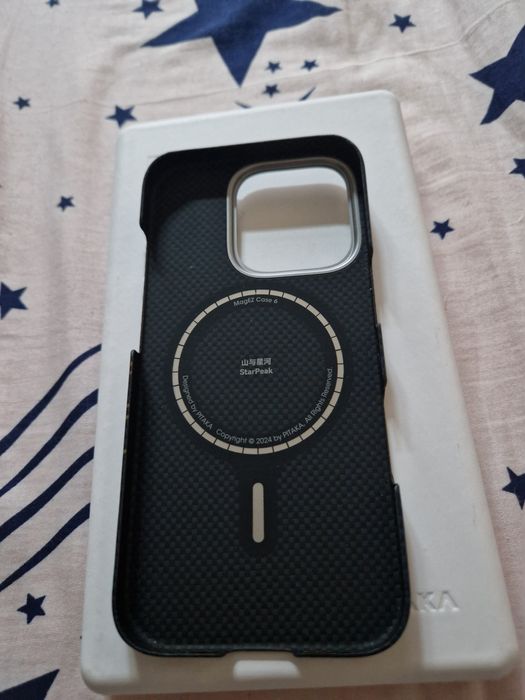 Vând 3 huse Iphone 16 pro Pitaka si 1 pentru Iphone 15 pro max