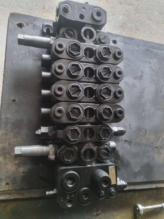 Distribuitor Caterpillar 428 E
